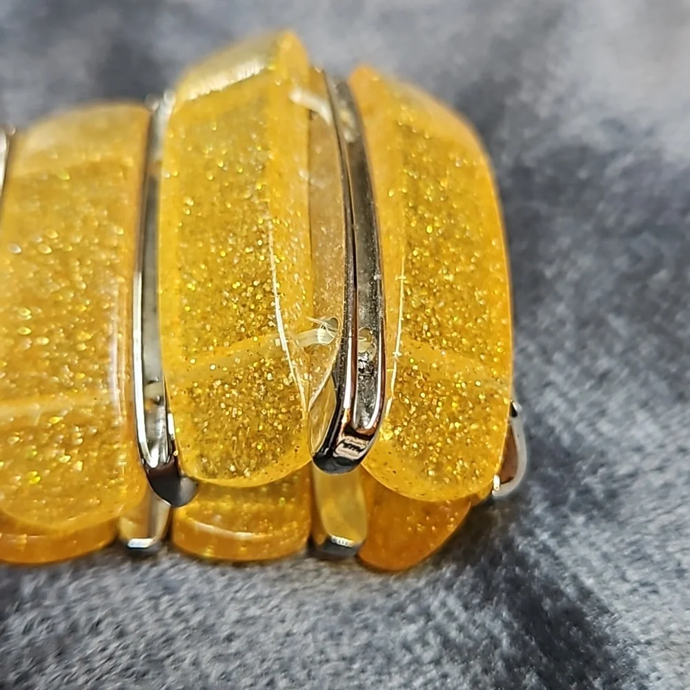 Elastic stretchy sparkly Lucite & silver bracelet vintage